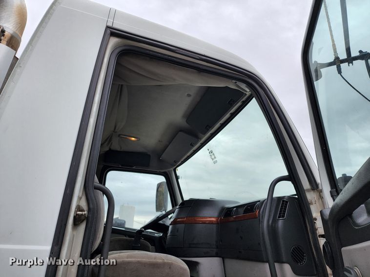 image for item KT9746 2006 Volvo VNM  semi truck