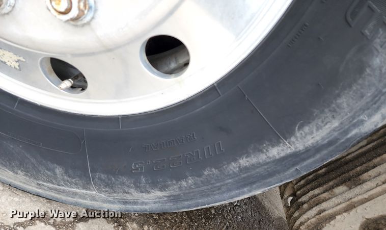 image for item KT9746 2006 Volvo VNM  semi truck