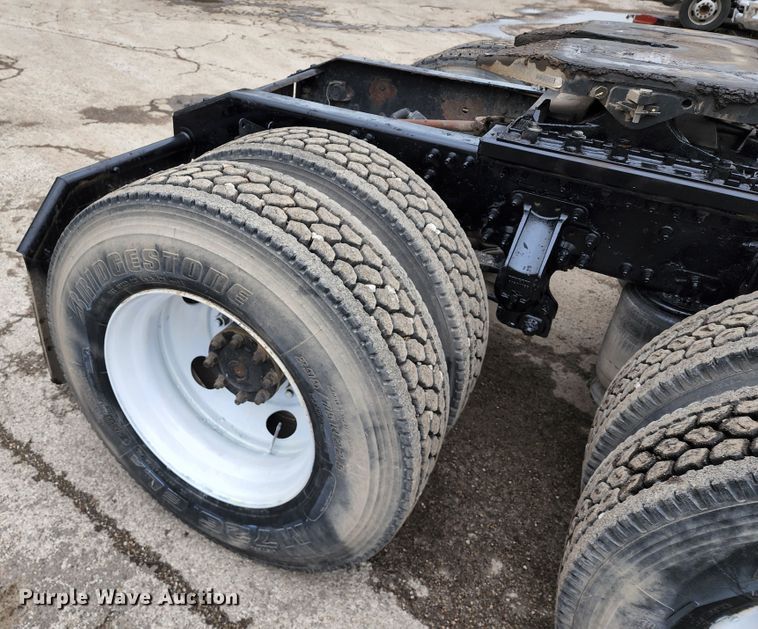 image for item KT9746 2006 Volvo VNM  semi truck