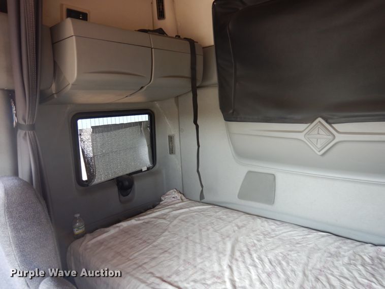 image for item KU9709 2008 International ProStar  semi truck