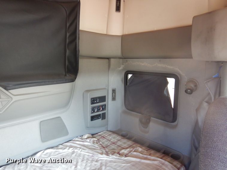 image for item KU9709 2008 International ProStar  semi truck