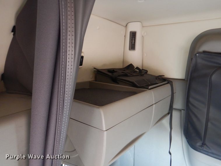 image for item KU9709 2008 International ProStar  semi truck