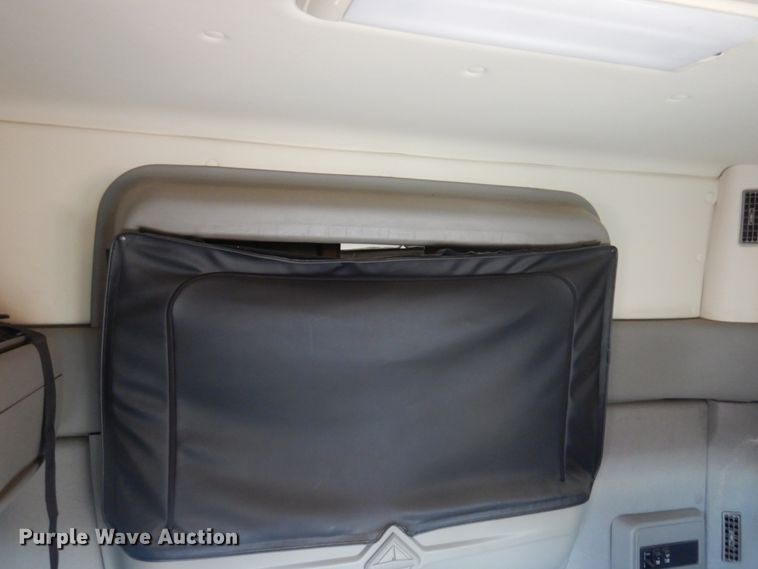 image for item KU9709 2008 International ProStar  semi truck