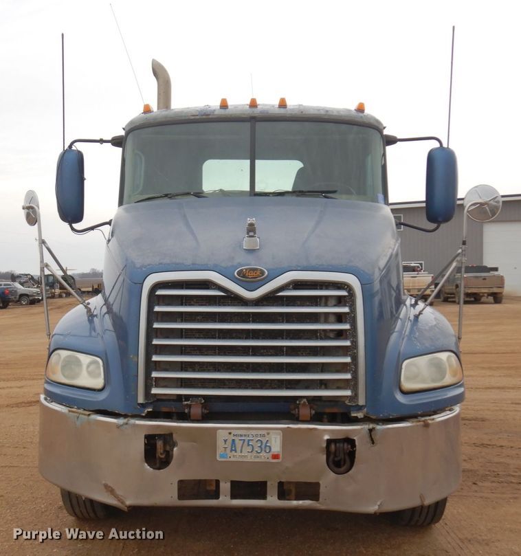 image for item MF9536 2002 Mack CX613  semi truck