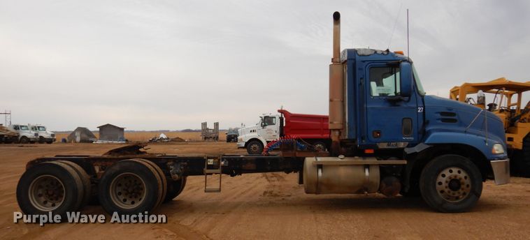 image for item MF9536 2002 Mack CX613  semi truck