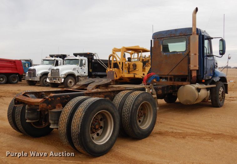 image for item MF9536 2002 Mack CX613  semi truck