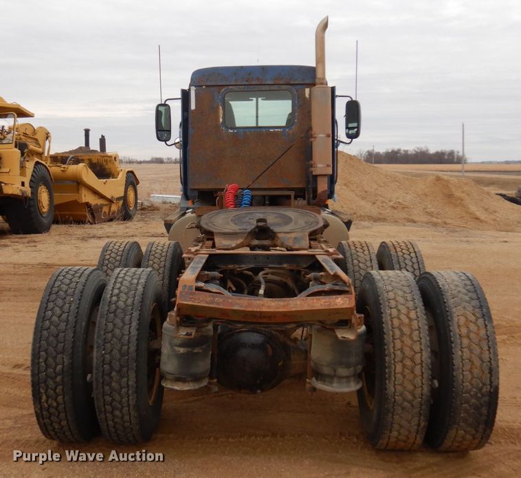 image for item MF9536 2002 Mack CX613  semi truck