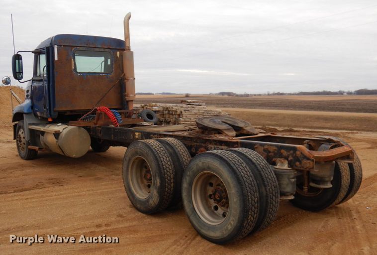 image for item MF9536 2002 Mack CX613  semi truck