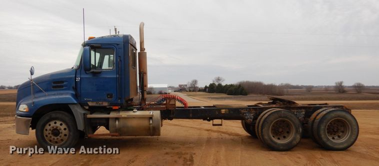 image for item MF9536 2002 Mack CX613  semi truck