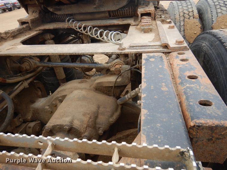 image for item MF9536 2002 Mack CX613  semi truck