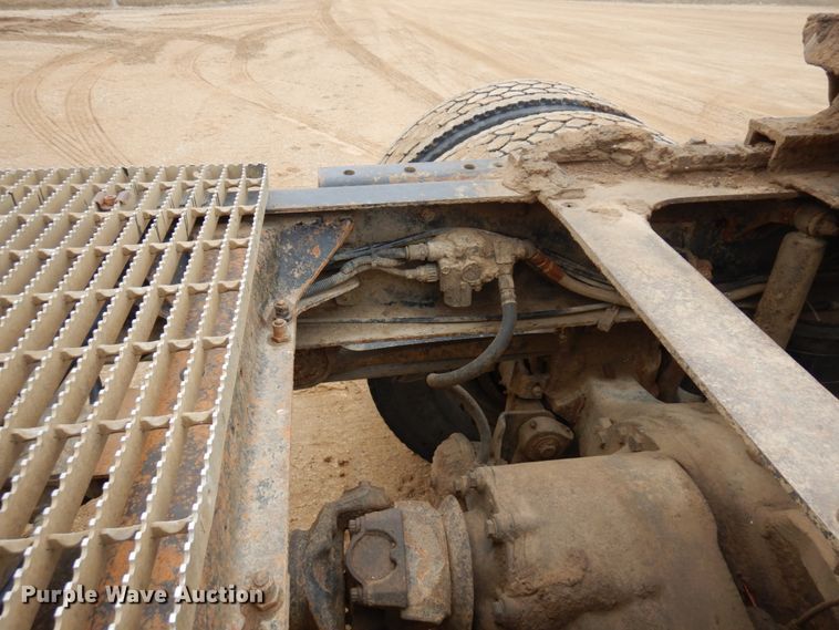 image for item MF9536 2002 Mack CX613  semi truck