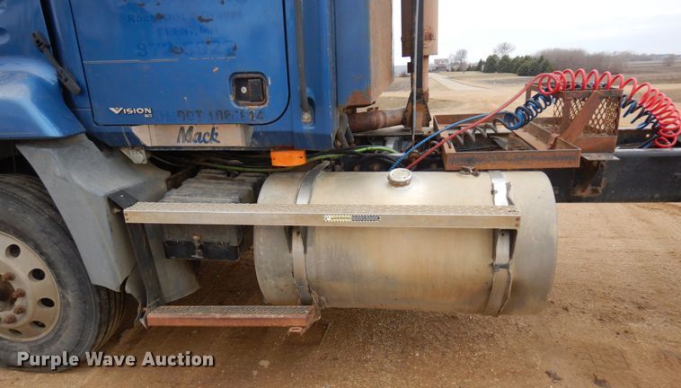 image for item MF9536 2002 Mack CX613  semi truck