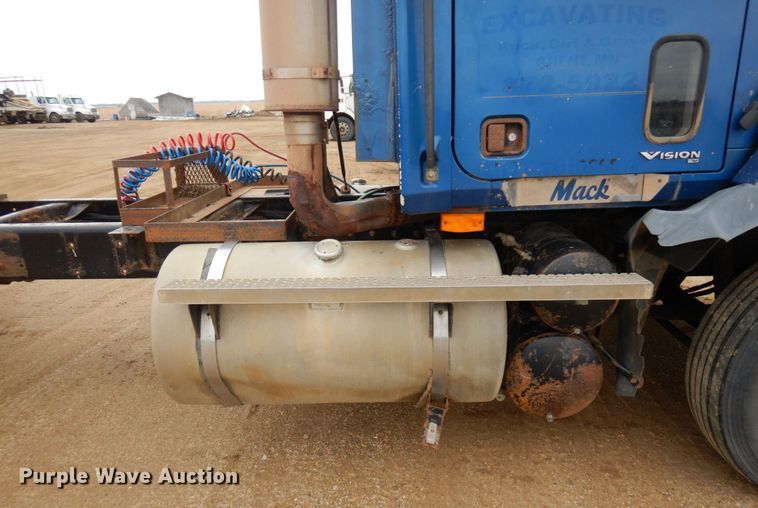 image for item MF9536 2002 Mack CX613  semi truck