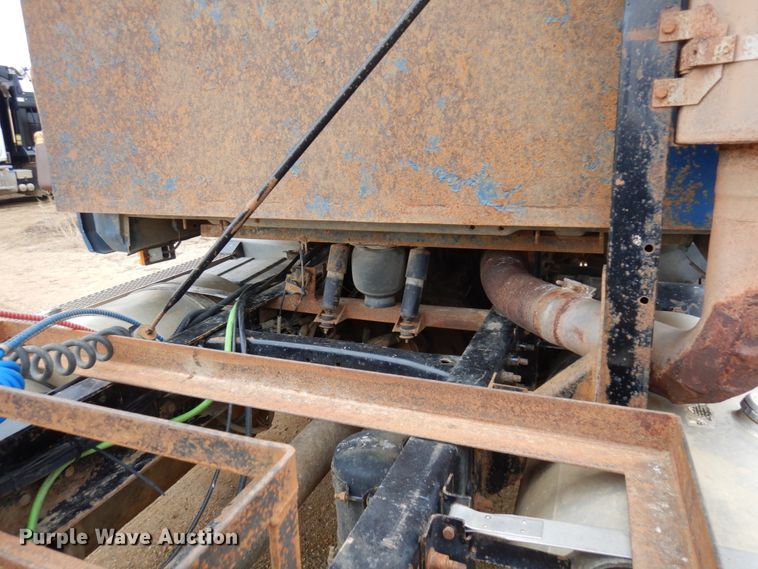 image for item MF9536 2002 Mack CX613  semi truck