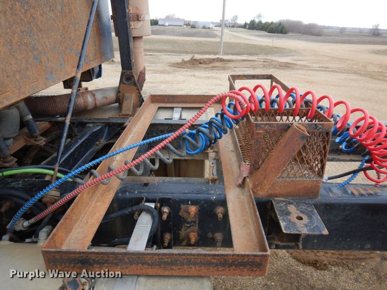 image for item MF9536 2002 Mack CX613  semi truck