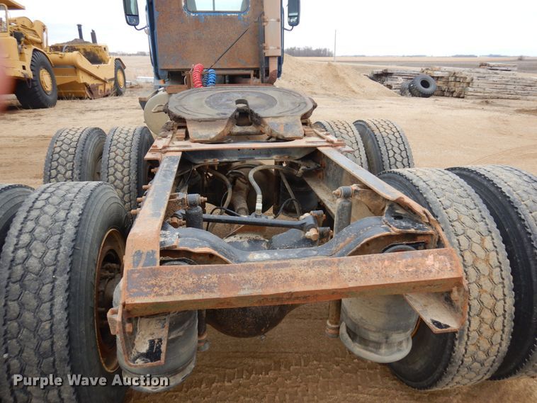 image for item MF9536 2002 Mack CX613  semi truck