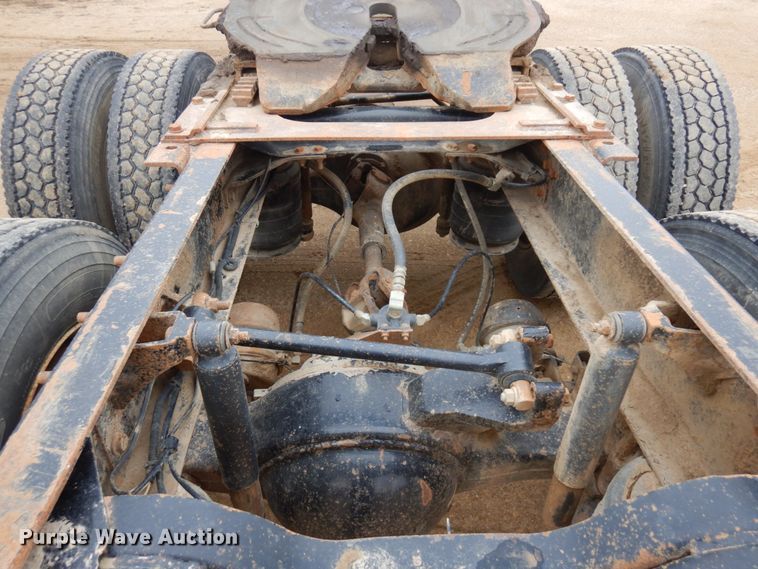 image for item MF9536 2002 Mack CX613  semi truck