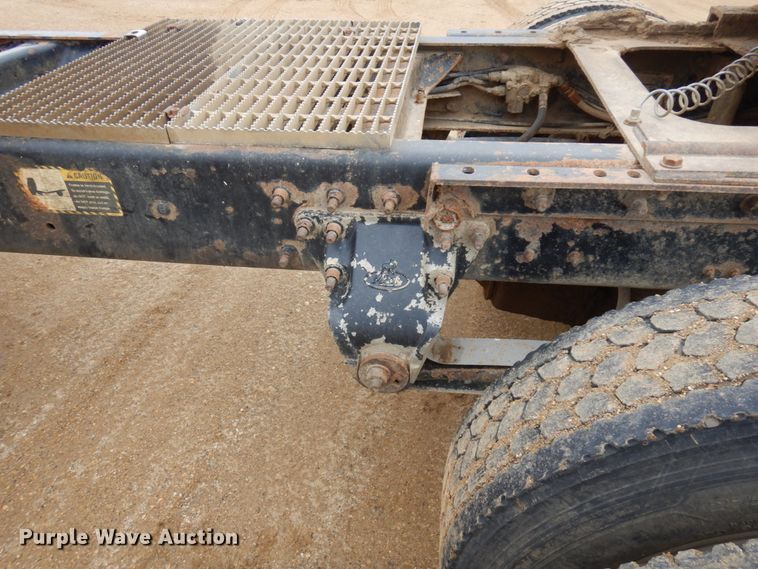 image for item MF9536 2002 Mack CX613  semi truck