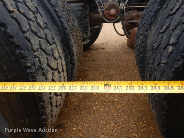 image for item MF9536 2002 Mack CX613  semi truck