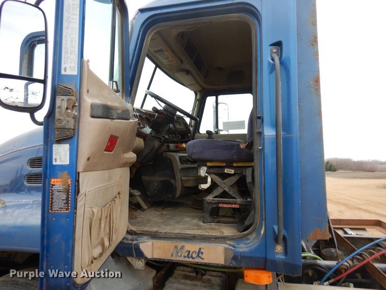 image for item MF9536 2002 Mack CX613  semi truck