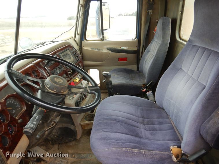 image for item MF9536 2002 Mack CX613  semi truck