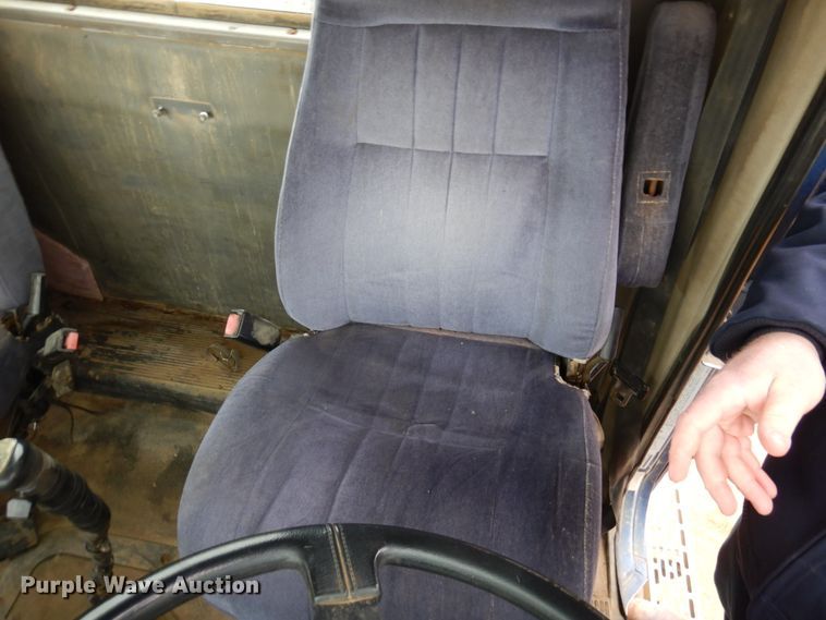 image for item MF9536 2002 Mack CX613  semi truck