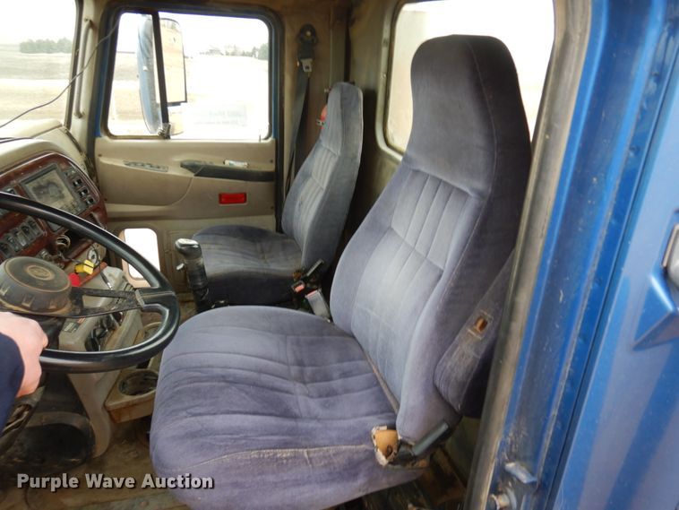 image for item MF9536 2002 Mack CX613  semi truck