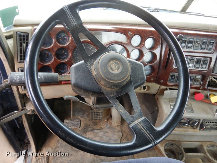 image for item MF9536 2002 Mack CX613  semi truck