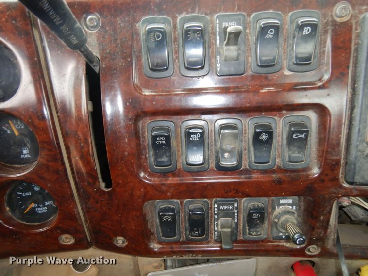 image for item MF9536 2002 Mack CX613  semi truck