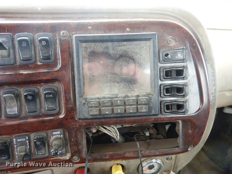 image for item MF9536 2002 Mack CX613  semi truck