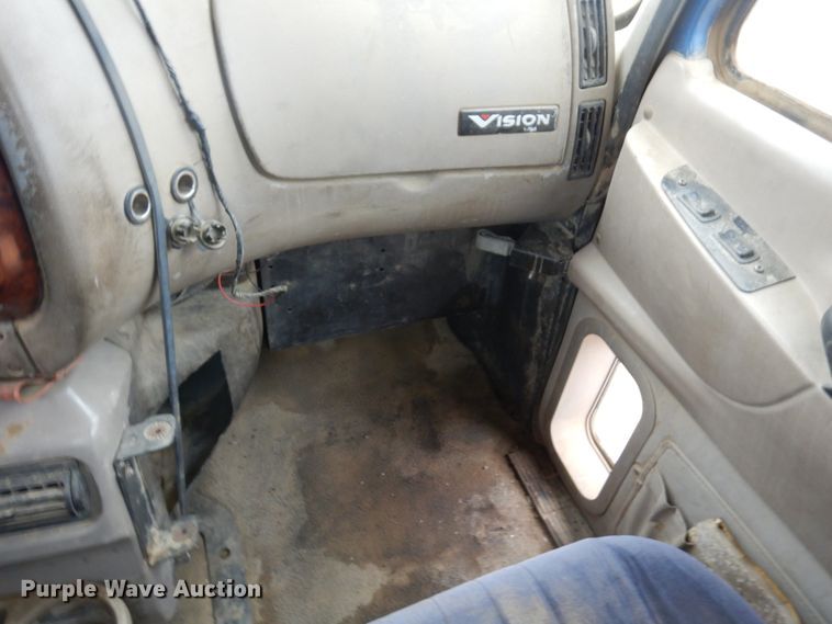 image for item MF9536 2002 Mack CX613  semi truck