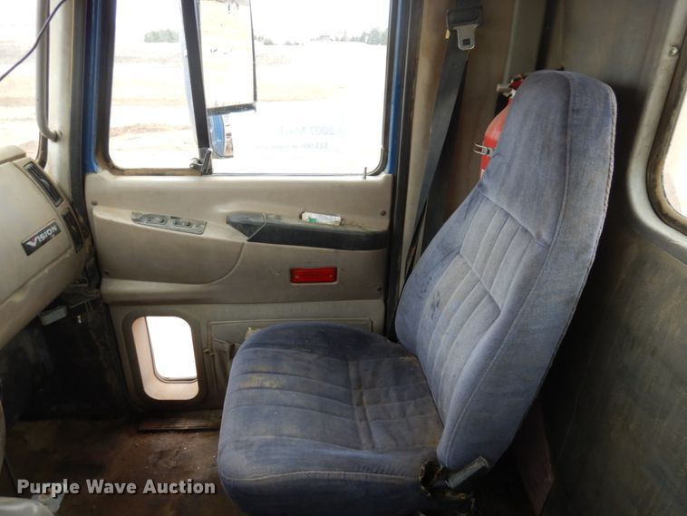 image for item MF9536 2002 Mack CX613  semi truck