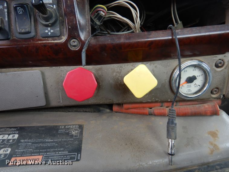 image for item MF9536 2002 Mack CX613  semi truck