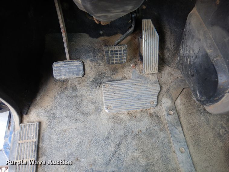 image for item MF9536 2002 Mack CX613  semi truck