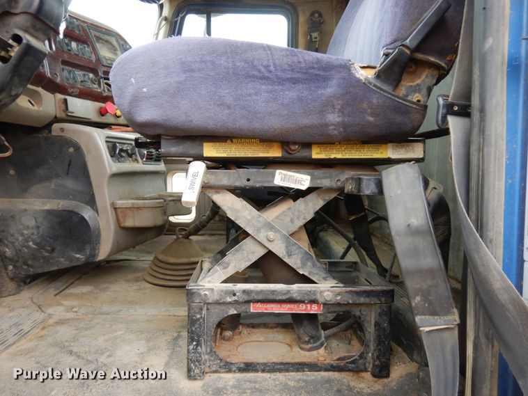 image for item MF9536 2002 Mack CX613  semi truck