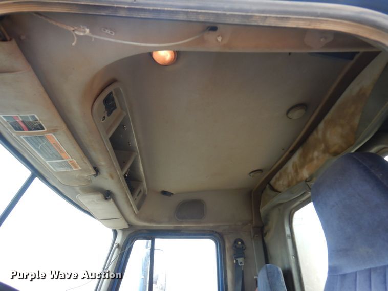 image for item MF9536 2002 Mack CX613  semi truck