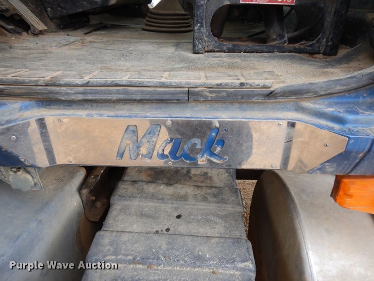 image for item MF9536 2002 Mack CX613  semi truck