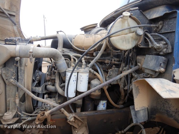 image for item MF9536 2002 Mack CX613  semi truck