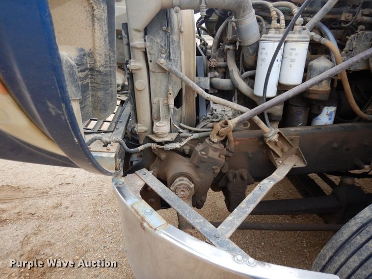 image for item MF9536 2002 Mack CX613  semi truck