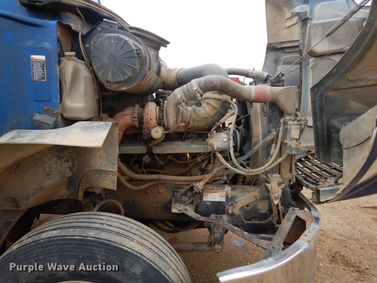 image for item MF9536 2002 Mack CX613  semi truck