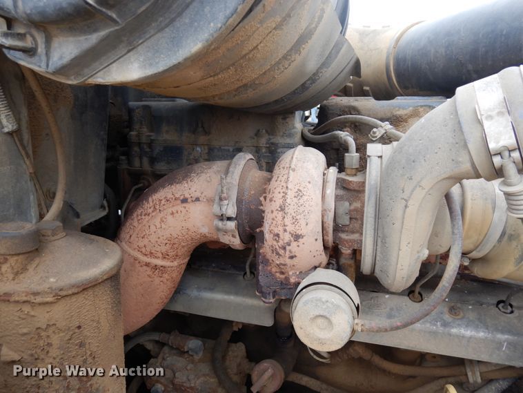 image for item MF9536 2002 Mack CX613  semi truck