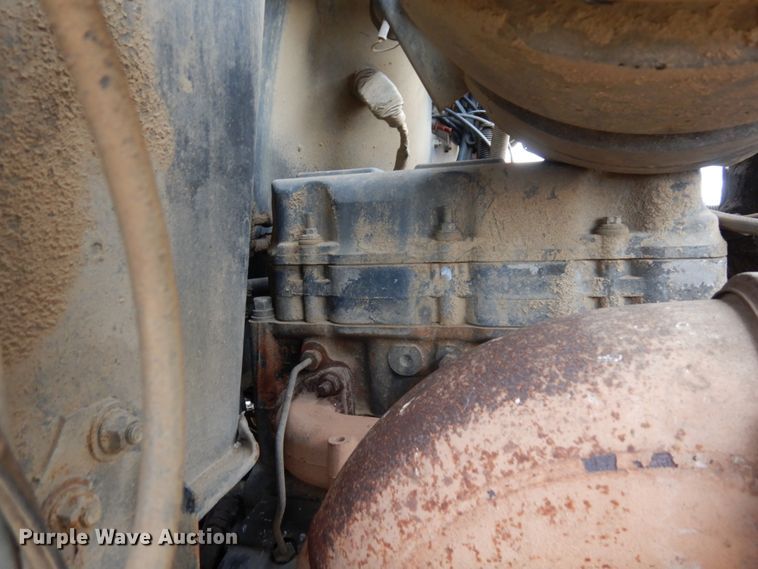 image for item MF9536 2002 Mack CX613  semi truck