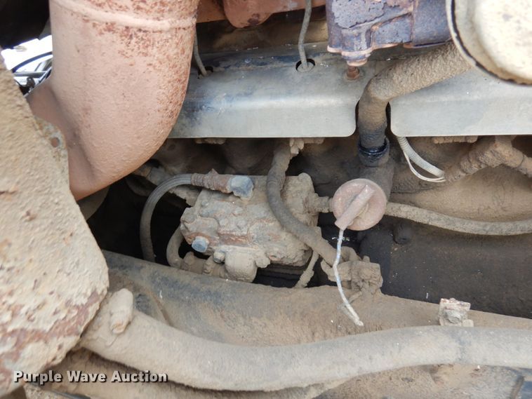 image for item MF9536 2002 Mack CX613  semi truck