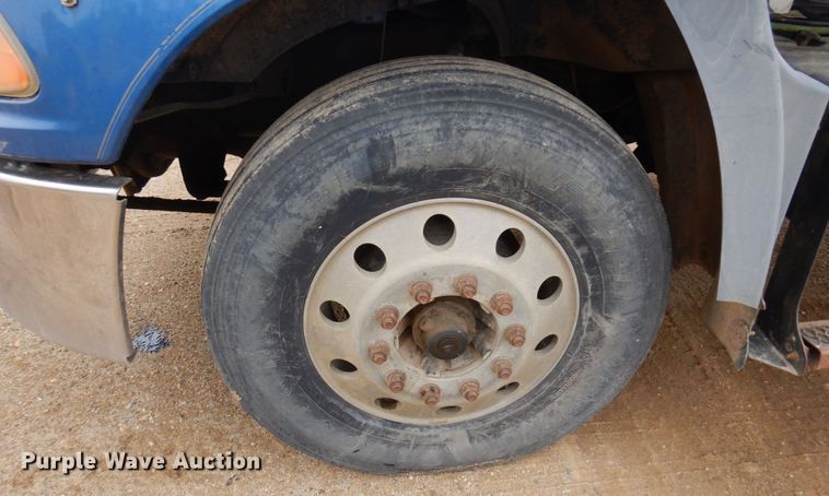 image for item MF9536 2002 Mack CX613  semi truck