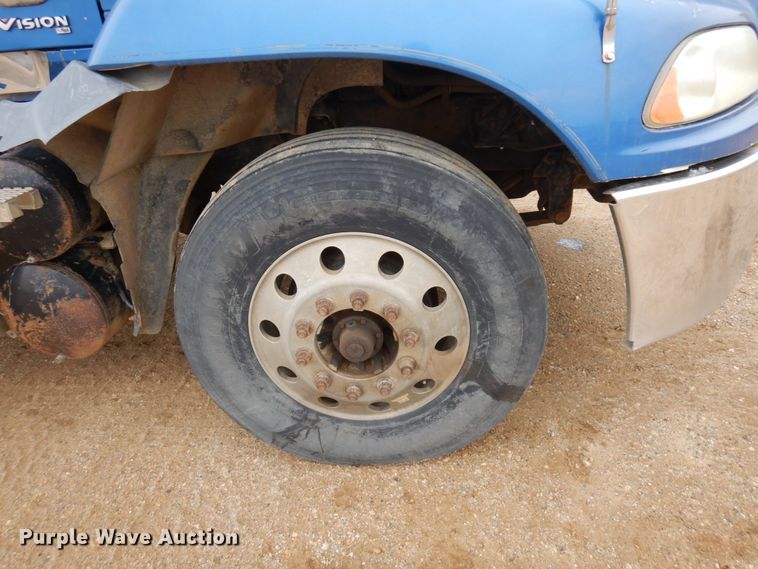 image for item MF9536 2002 Mack CX613  semi truck