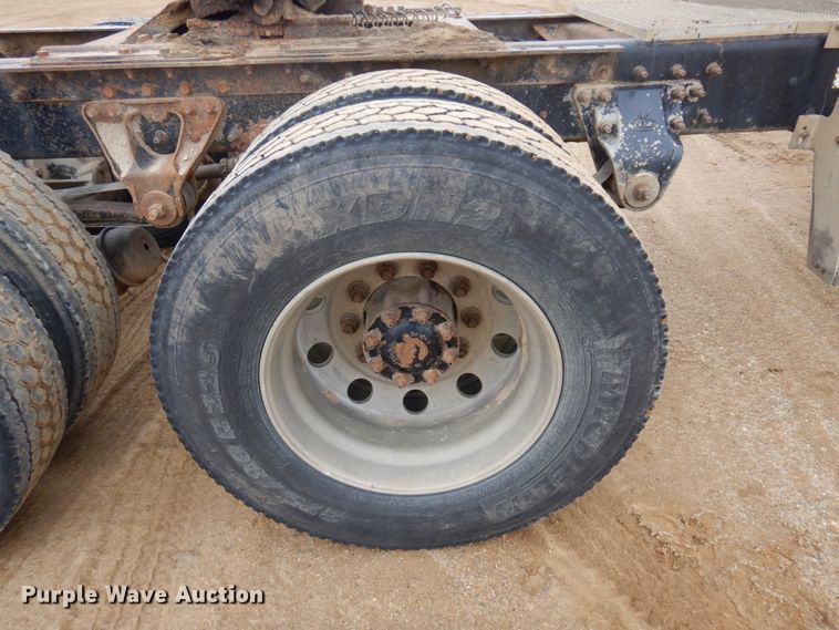 image for item MF9536 2002 Mack CX613  semi truck