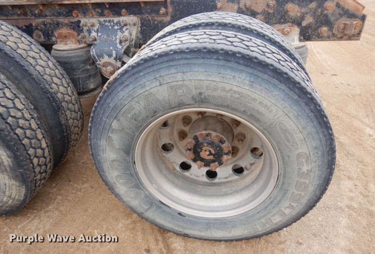 image for item MF9536 2002 Mack CX613  semi truck