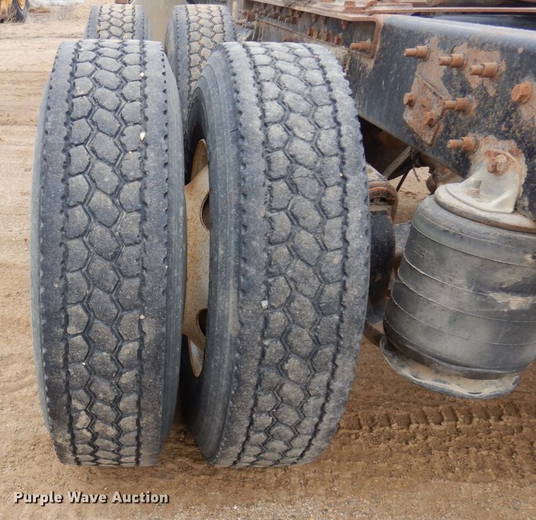 image for item MF9536 2002 Mack CX613  semi truck