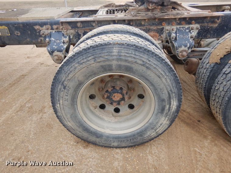 image for item MF9536 2002 Mack CX613  semi truck