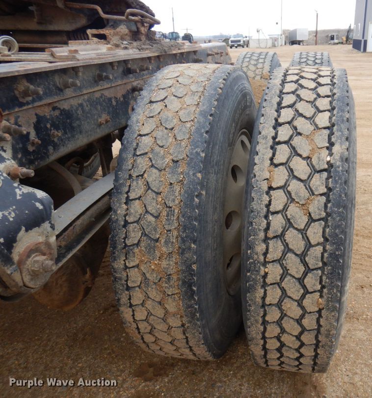 image for item MF9536 2002 Mack CX613  semi truck